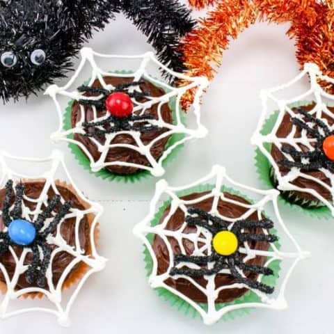 Make Halloween spiderweb cupcakes with chocolate spiders for Halloween! Just follow this easy recipe tutorial. 