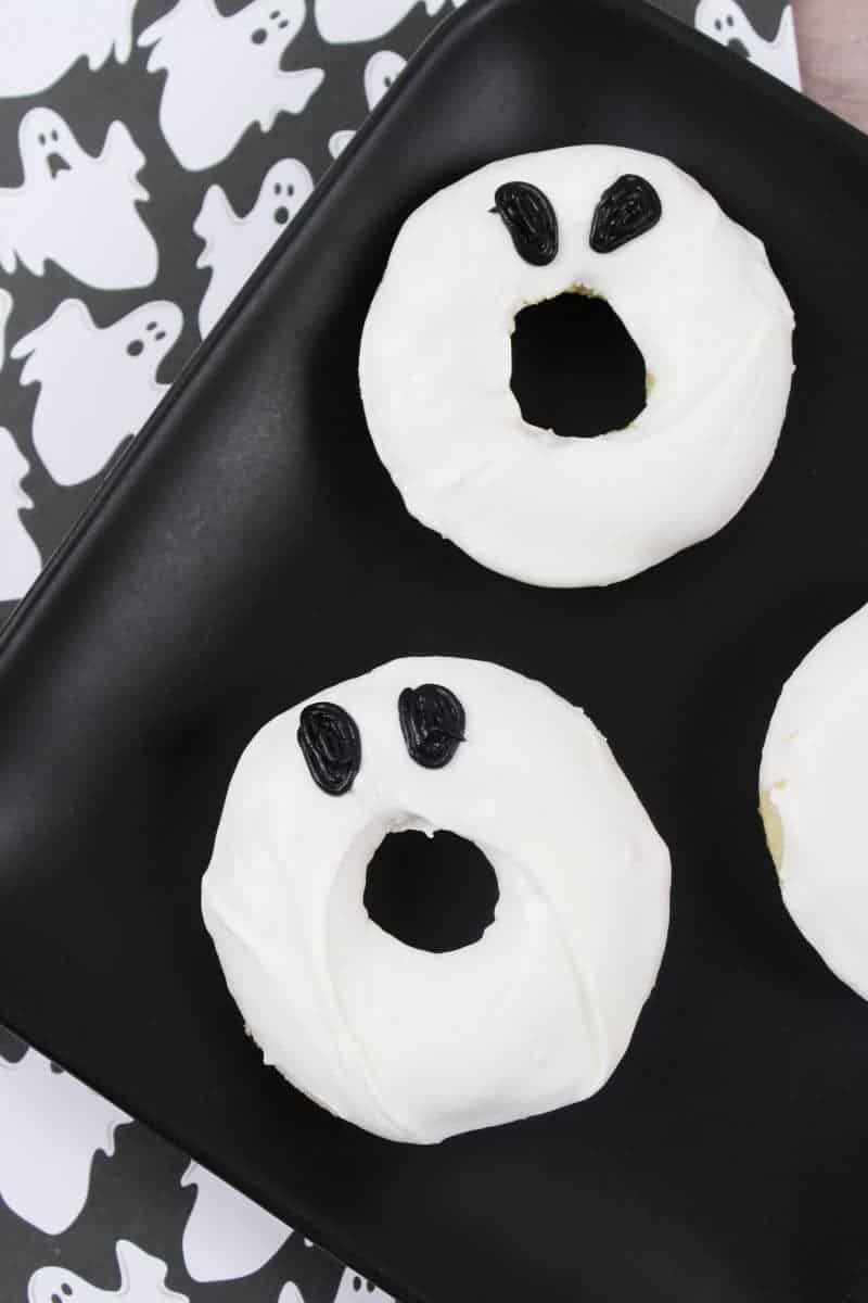 Everyone is sure to love these super cute ghost doughnuts this Halloween. And, you will love how amazingly quick and easy they were to make!