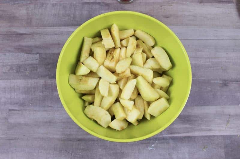 If you love apples, try this delicious homemade crockpot apple butter recipe. You’re going to love how good it tastes on your favorite breakfast bread!