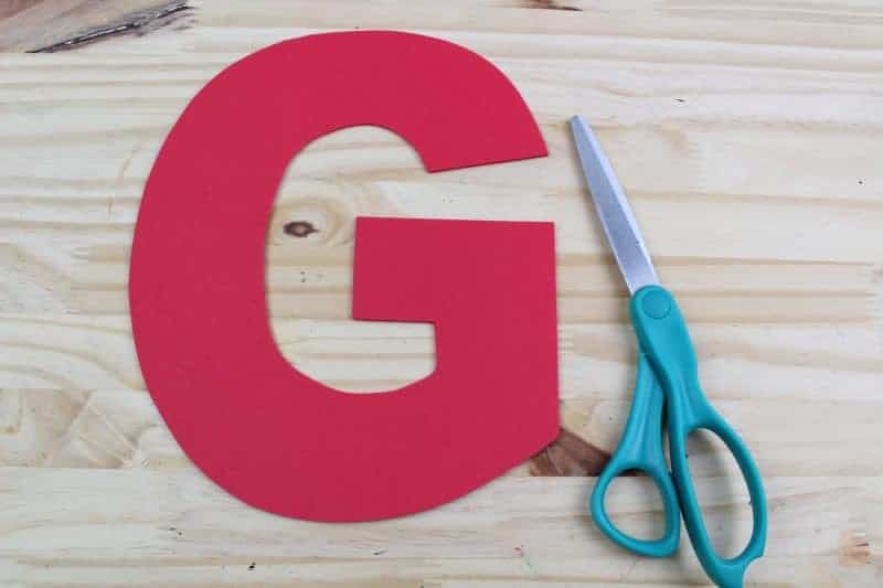 This letter G is for gingerbread craft with printable template is part of our letter of the week craft series, designed to foster letter recognition in toddlers and preschoolers.