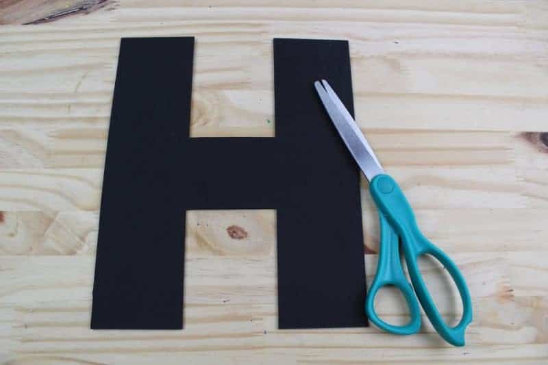 This letter H is for hamburger craft with printable template is part of our letter of the week craft series, designed to foster letter recognition in toddlers and preschoolers.