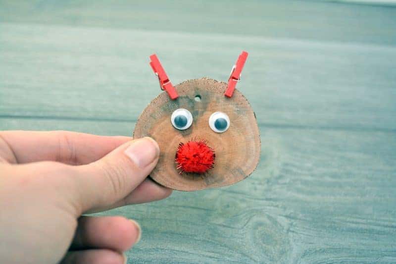 This DIY rustic wood slice Rudolph the red nosed reindeer ornament is easy to make and will look great on your Christmas tree.