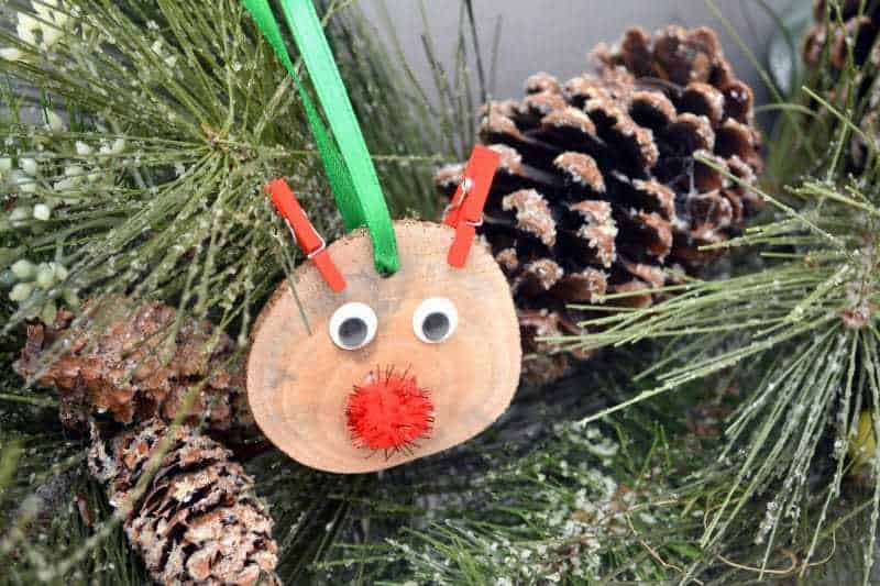 This DIY rustic wood slice Rudolph the red nosed reindeer ornament is easy to make and will look great on your Christmas tree.