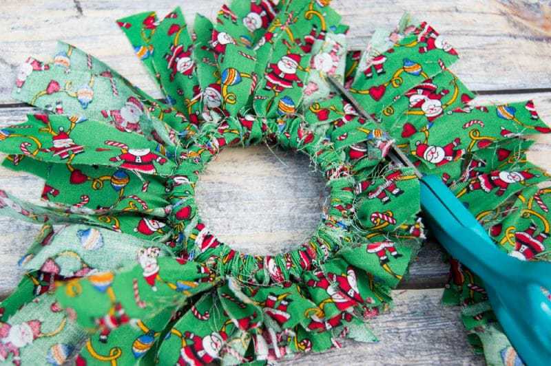 Mason canning jar lid Christmas wreath ornaments are great  for giving your tree that homemade rustic feel, and can be customized with any color fabric.