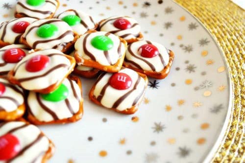 Quick And Easy 3 Ingredient Christmas Pretzel Hugs Recipe
