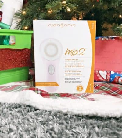 Treat yourself this season with the Clarisonic Mia 2. One minute per day is all it takes to improve the appearance and texture of your skin.