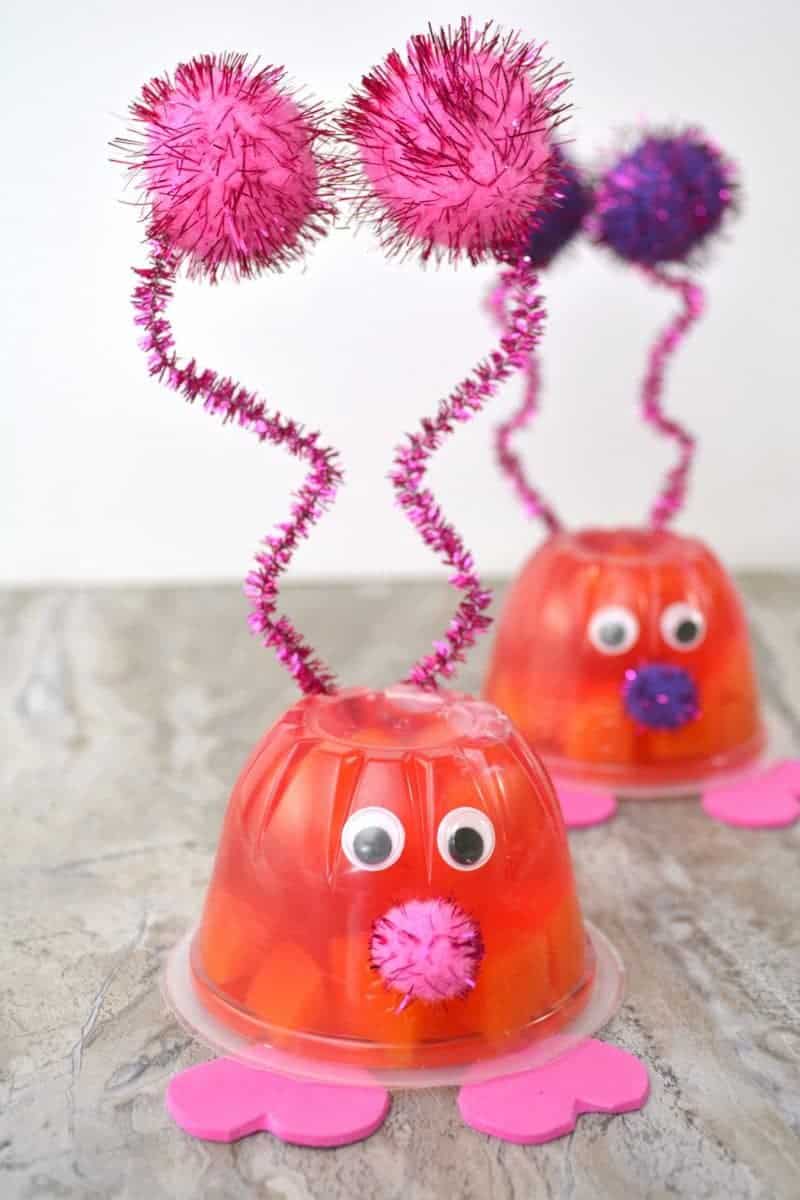 Looking for Valentines Day ideas for kids?! Love Bug Valentine Fruit Cups are the perfect cute little treat to serve at your kids Valentine's Day party! 