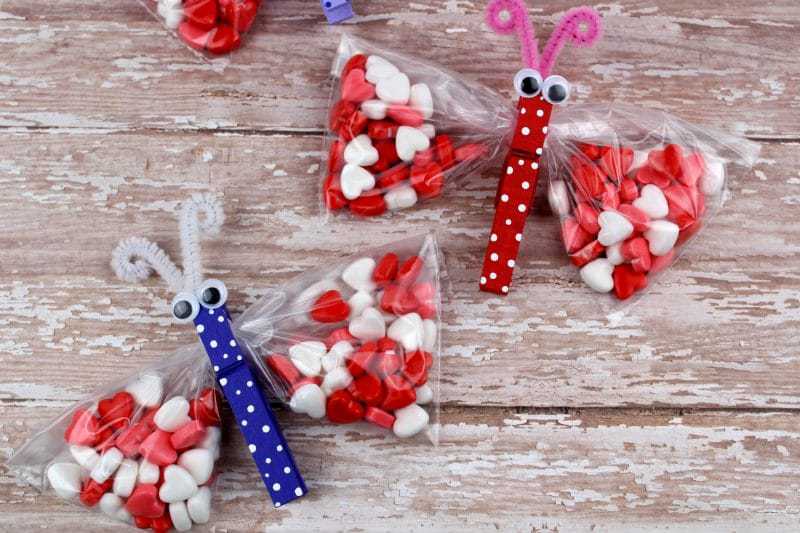 https://crayonsandcravings.com/wp-content/uploads/2018/02/Butterfly-Snack-Treat-Bags-for-Valentines-Day.jpg