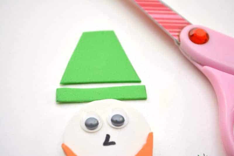 Whether you need something for your own kids or you’re a teacher looking for a quick and easy classroom St. Patrick's Day craft idea, this popsicle stick leprechaun craft is an excellent choice. Not only is this leprechaun puppet on a stick craft easy to make, but the supplies are really affordable as well.