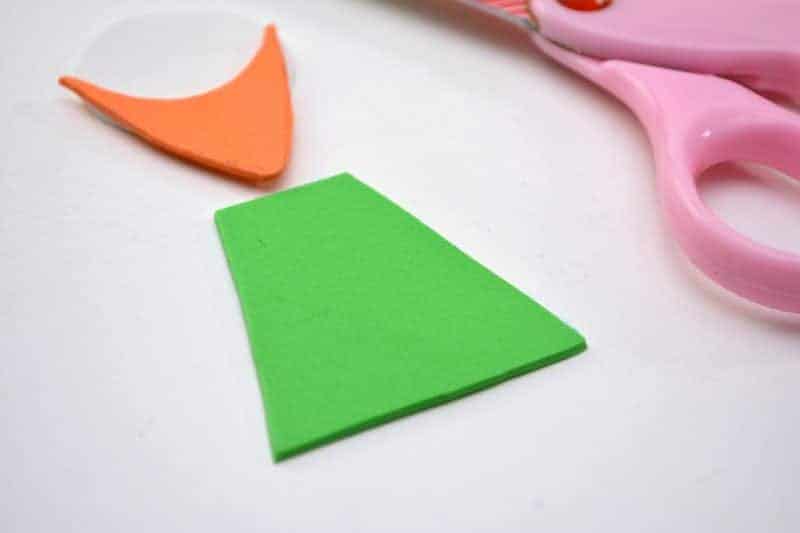 Whether you need something for your own kids or you’re a teacher looking for a quick and easy classroom St. Patrick's Day craft idea, this popsicle stick leprechaun craft is an excellent choice. Not only is this leprechaun puppet on a stick craft easy to make, but the supplies are really affordable as well.