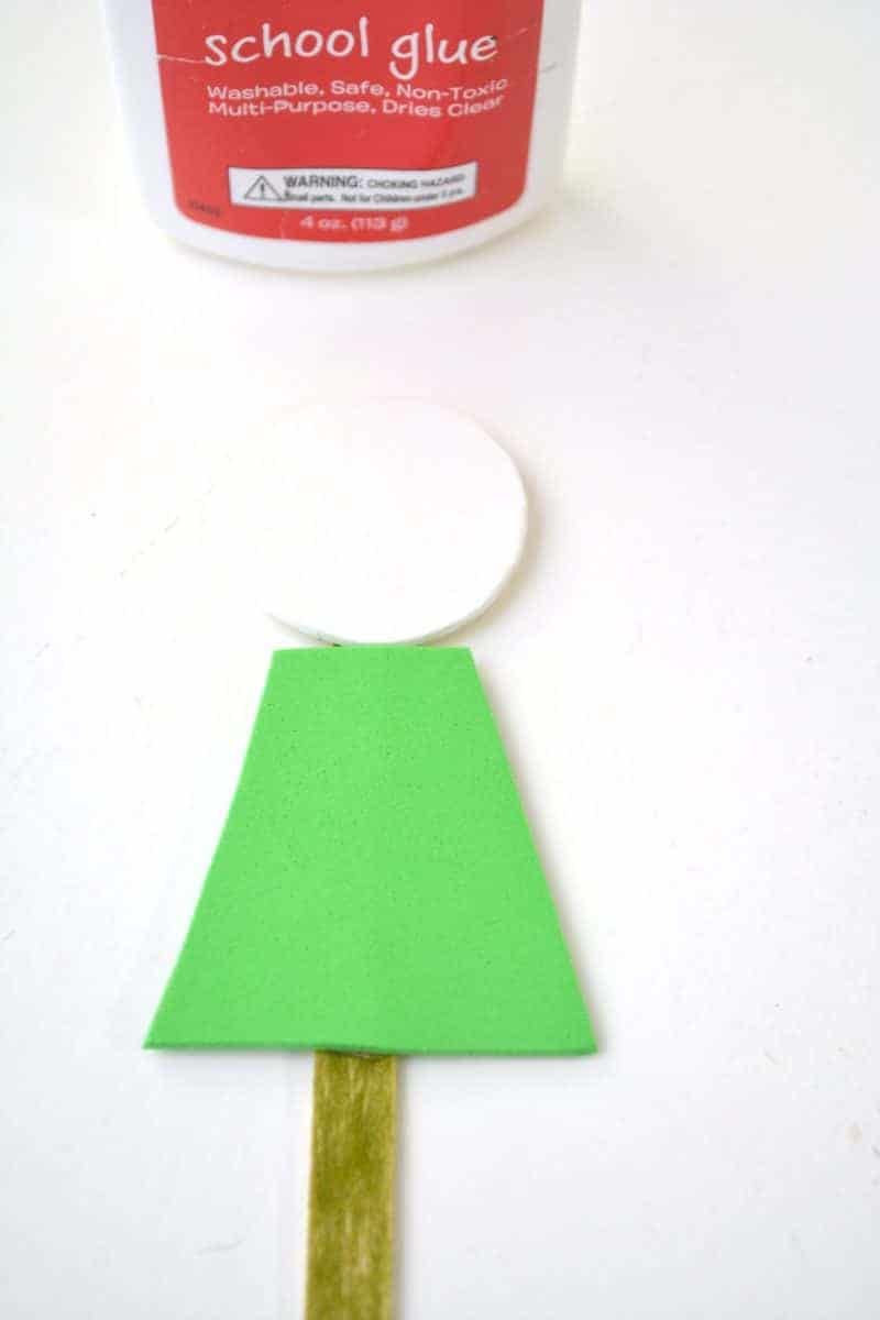 Whether you need something for your own kids or you’re a teacher looking for a quick and easy classroom St. Patrick's Day craft idea, this popsicle stick leprechaun craft is an excellent choice. Not only is this leprechaun puppet on a stick craft easy to make, but the supplies are really affordable as well.