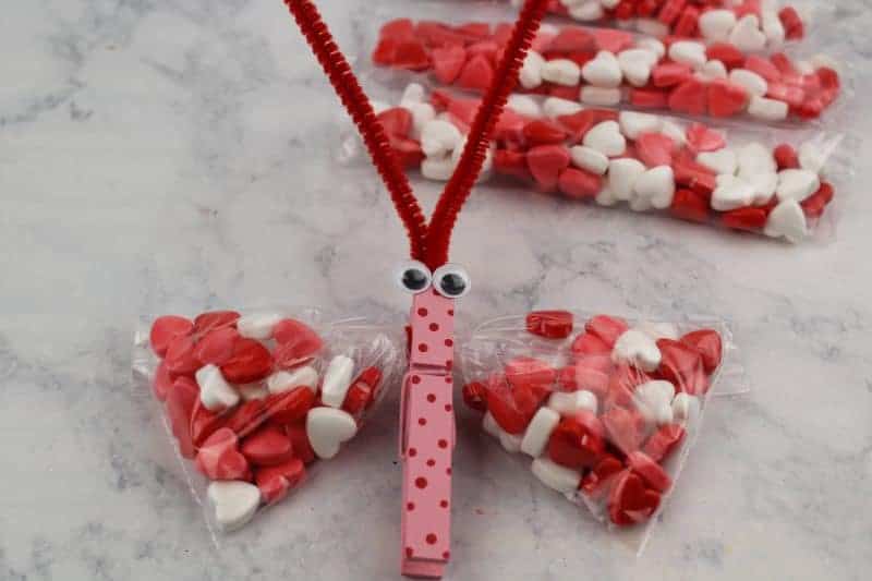 https://crayonsandcravings.com/wp-content/uploads/2018/02/Making-Butterfly-Snack-Bags-for-Valentines-Day-1.jpg