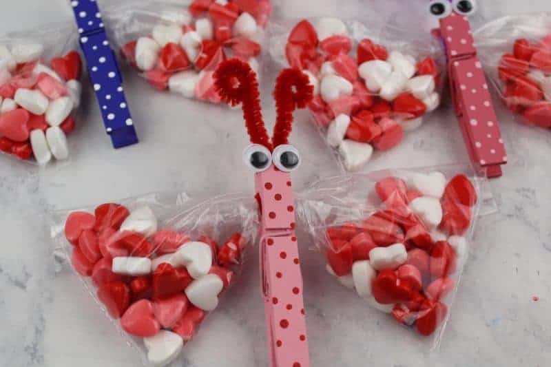Butterfly snack bags are a fun and easy to make snack for kids. They can be filled with everything from candy to fruit so that they can be as healthy or an indulging as you would like!