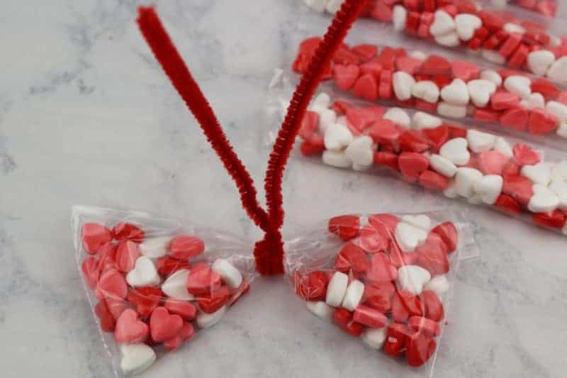 https://crayonsandcravings.com/wp-content/uploads/2018/02/Making-Butterfly-Snack-Bags-for-Valentines-Day-8.jpg