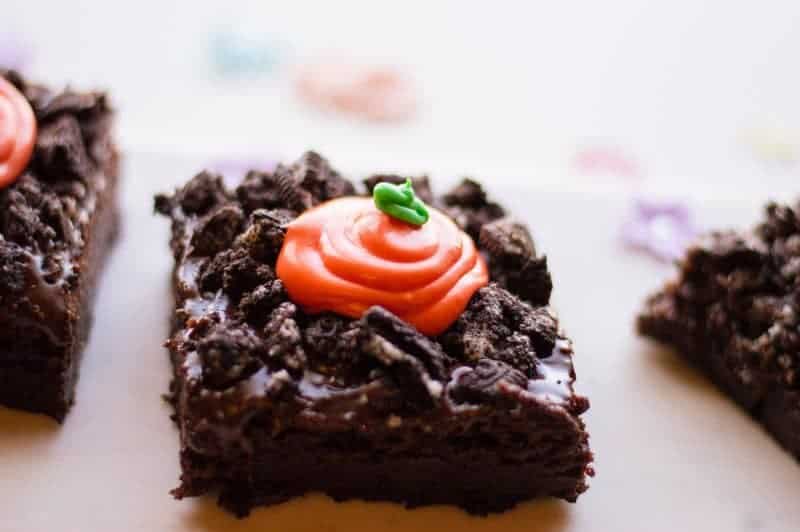Spring Carrot Patch Brownies are a chocolatey, ooey-gooey, Oreo crumble-covered, Spring treat. These cute garden brownes are perfect to make for dessert on Easter, or for any Spring gathering.