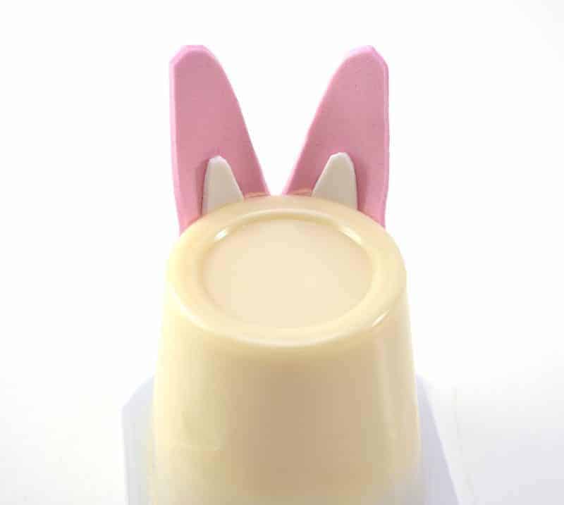 If you’re looking for a cute, simple, inexpensive craft for Easter, these Easter bunny pudding cups are perfect!