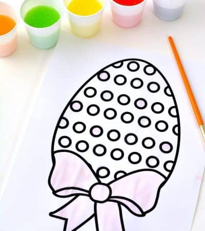Looking for a fun Easter kids activity?! How about making 2-ingredient watercolor paint with Skittles candies?! See how to make skittles paints and download a free printable Easter egg coloring page.