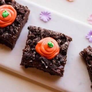 Spring Carrot Patch Brownies are a chocolatey, ooey-gooey, Oreo crumble-covered, delicious Spring treat. These cute garden brownies are perfect to make for dessert on Easter, or for any Spring gathering.