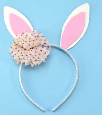 Get in the Easter spirit with this easy no sew DIY Bunny Ears Headband. This easy bunny headband craft is perfect for boys and girls alike, as the flower can be left out or replaced with a little top hat!