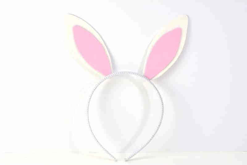 Get in the Easter spirit with this easy no sew DIY Bunny Ears Headband. This easy bunny headband craft is perfect for boys and girls alike, as the flower can be left out or replaced with a little top hat!