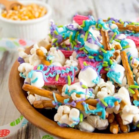 Bunny Bait - An Easy Easter Snack Mix Recipe