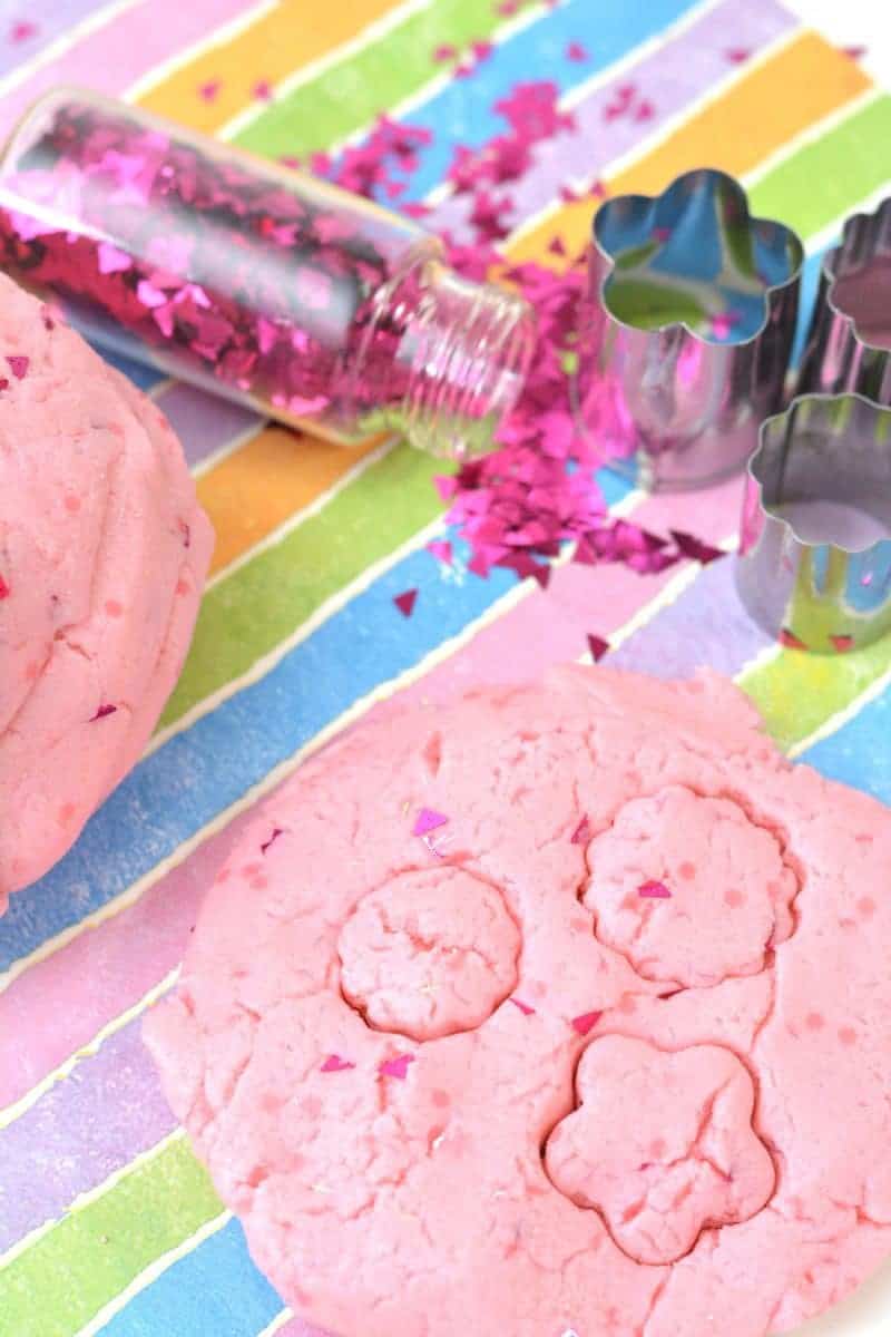 This glittery pink princess playdough recipe is perfect for your little princess! This easy homemade no cook playdough is made with cake mix, icing, food coloring, olive oil, and glitter. You could use edible glitter instead for a completely edible playdough recipe as well!