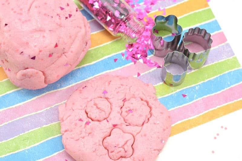This glittery pink princess playdough recipe is perfect for your little princess! This easy homemade no cook playdough is made with cake mix, icing, food coloring, olive oil, and glitter. You could use edible glitter instead for a completely edible playdough recipe as well!