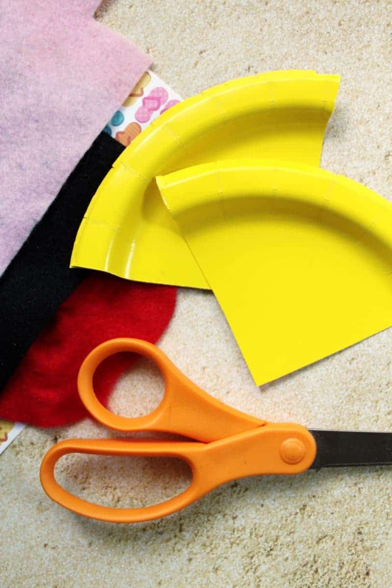 Bright and colorful paper plate fish craft is a fun and easy summer craft idea for children to make at home or in preschool. This easy paper plate craft is made using a paper plate, craft felt or paper, and glue.