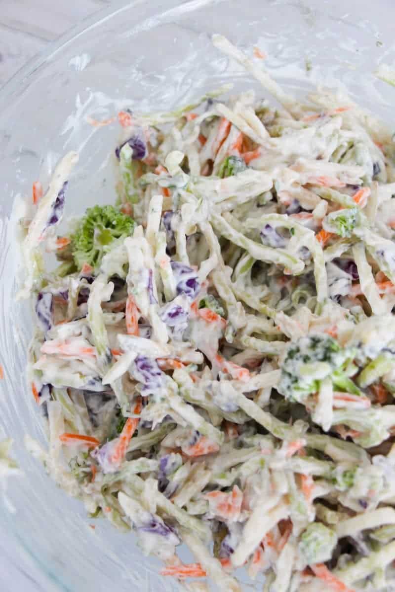 An easy, guilt-free, creamy no mayo coleslaw recipe that makes a great healthy side dish for summer barbecues. 