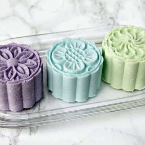 How to Make Homemade Bath Bombs Using Moon Cake Press
