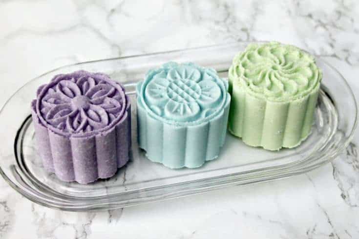 How to Make Homemade Bath Bombs Using Moon Cake Press