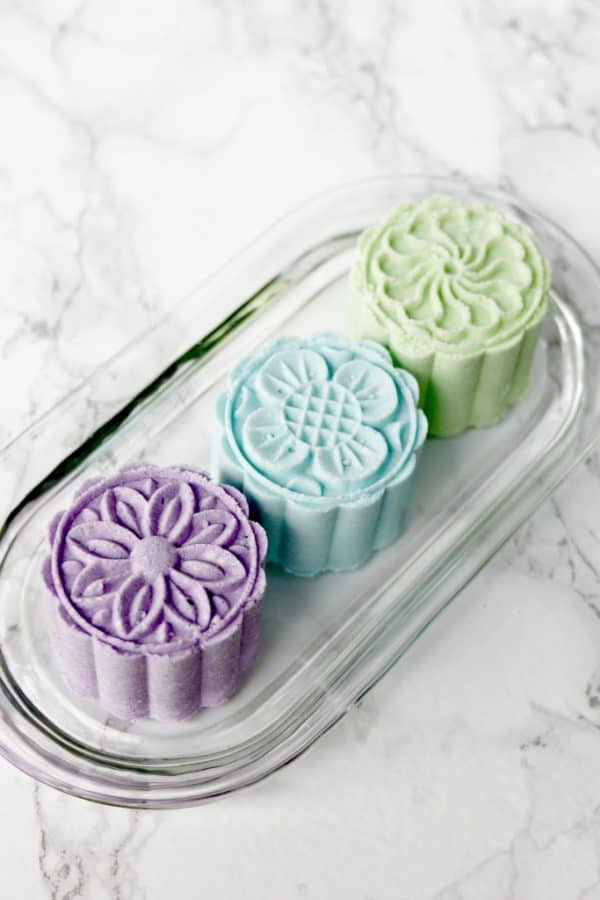 How to Make Homemade Bath Bombs Using Moon Cake Press