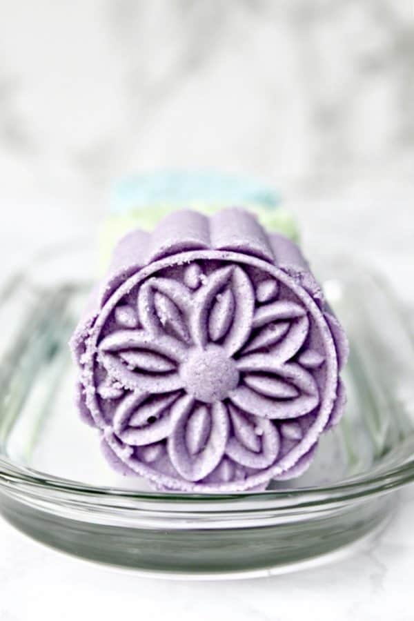 How to Make Homemade Bath Bombs Using Moon Cake Press