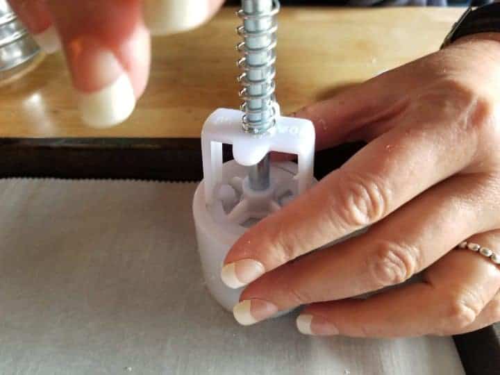 How to Make Homemade Bath Bombs Using Moon Cake Press