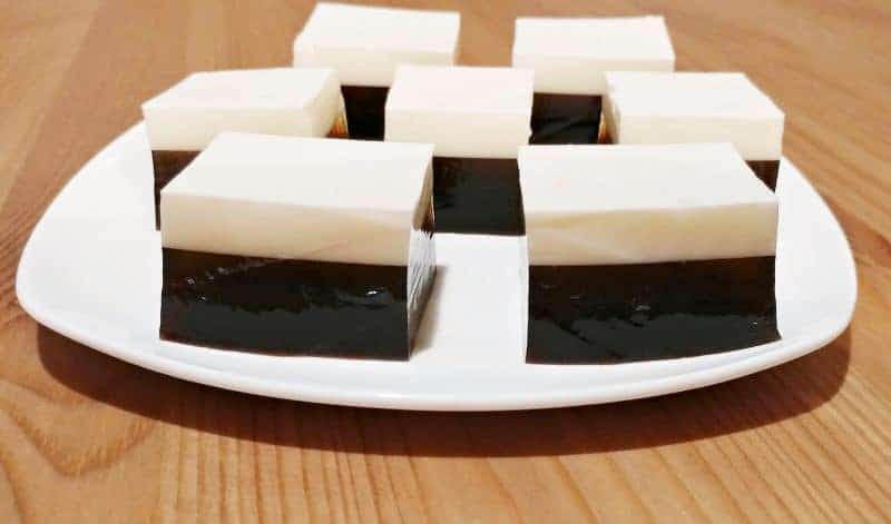 A multi-layer coffee jelly recipe that combines a layer of coffee gelatin and a layer of coconut cream for a light and refreshing dessert.