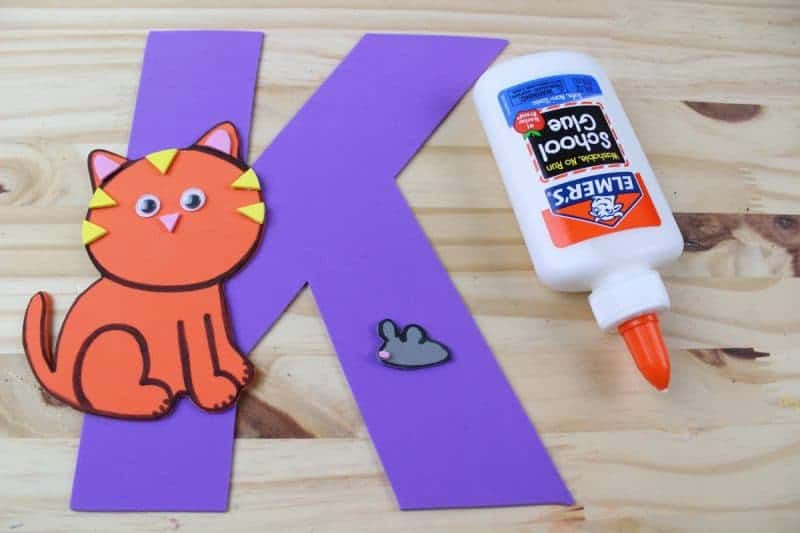 Glue the kitten and the mouse onto the letter K