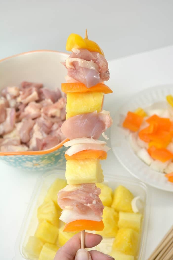 How to Make Chicken Skewers on the Grill