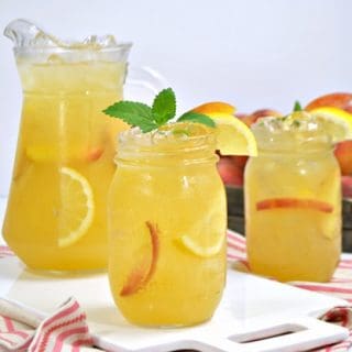 A skinny peach lemonade recipe made using fresh peaches. With no sugar added, this skinny lemonade makes the perfect guilt-free beverage for summertime.