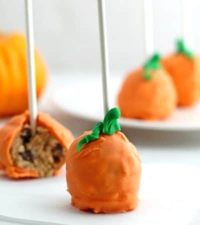Pumpkin pops are a perfect treat for a Halloween party. These pumpkin-shaped cookie dough pops are easy to make, no oven necessary! 