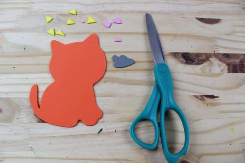 This letter K craft with printable template is part of our letter of the week craft series, designed to foster letter recognition in preschoolers.