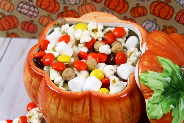 Easy Fall Snack Mix (No Bake, 4-Ingredient Recipe)