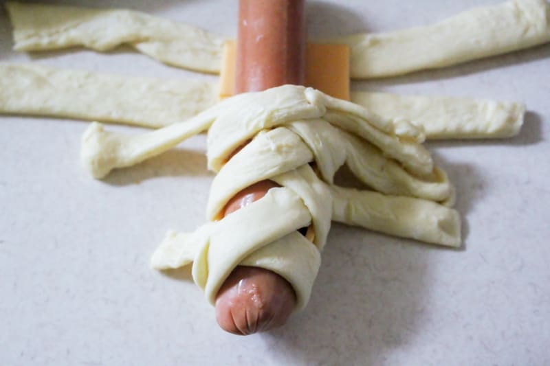 How to wrap a hot dog in dough