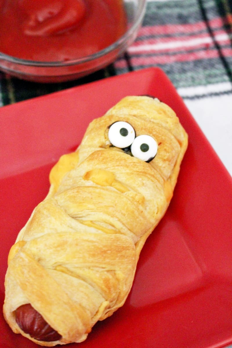 Mummy hot dogs are a fun Halloween dinner, perfect after a busy night of trick-or-treating. Plus, they are ridiculously easy to make using crescent rolls.