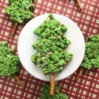 These easy-to-make, no bake, green Christmas Tree Rice Krispie Treats are sure to be the hit of the dessert table this Christmas– especially with the kids!