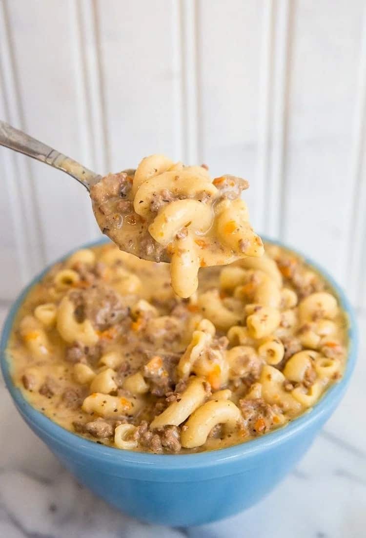 Crockpot Macaroni Cheeseburger Soup - The Kitchen Magpie