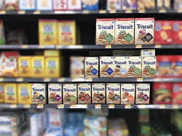 Easy Triscuit Appetizer Recipe with Bacon, Tomato, & Cream Cheese