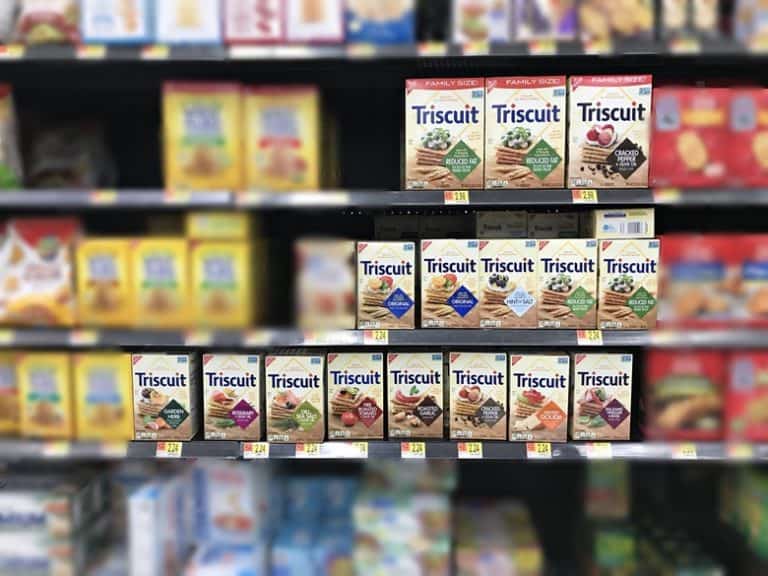 Easy Triscuit Appetizer Recipe with Bacon, Tomato, & Cream Cheese