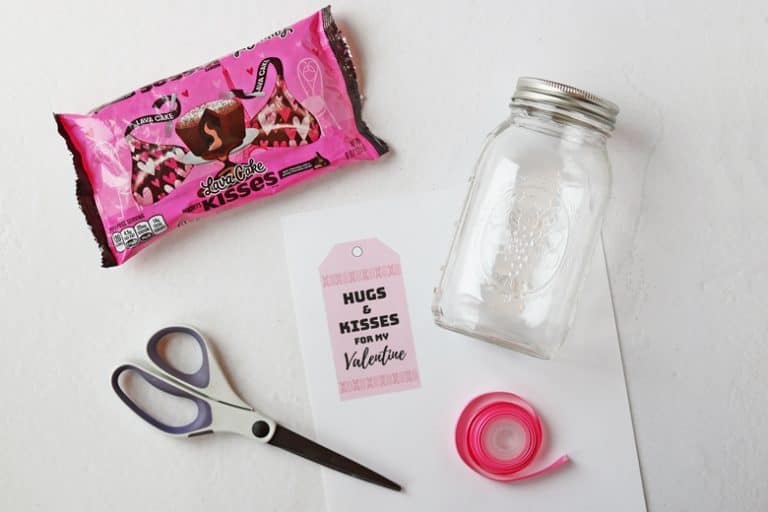 Hershey Kisses Mason Jar Gift for Valentine's Day