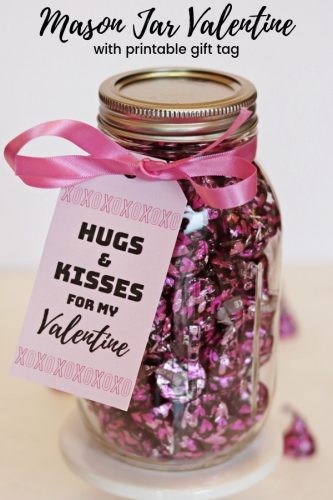 An easy mason jar Hershey Kisses Valentine gift tutorial, complete with a printable "hugs and kisses for my Valentine" tag.