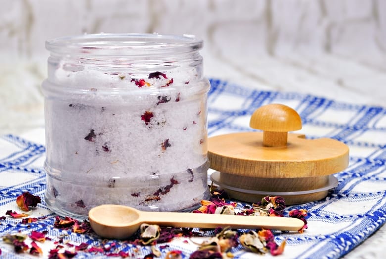 https://crayonsandcravings.com/wp-content/uploads/2019/02/DIY-Rose-Petal-Bath-Salts.jpg